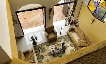 Imagem 3: Casa de condomínio para venda possui 690 metros quadrados com 4 quartos