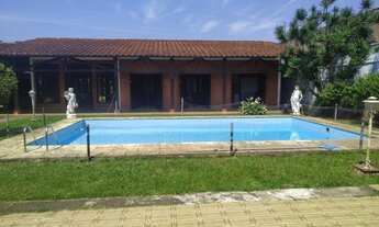 Imagem: Casa com piscina e churrasqueira, 4 quartos