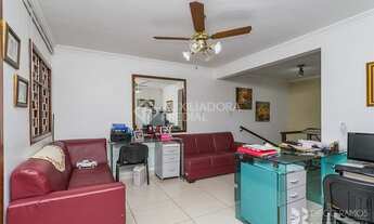 Imagem 4: Excelente casa estilo sobrado de 3 dormitórios e amplo pátio com piscina