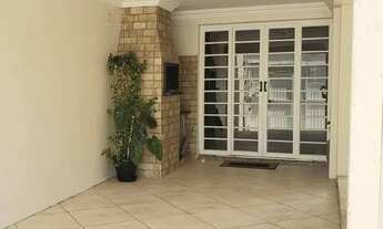 Imagem 2: Sobrado para venda possui 210 metros quadrados com 3 quartos em Enseada - Guarujá - SP