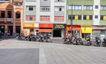 Imagem 2: Amplo Apartamento Reformado com 02 quartos para locação no Centro