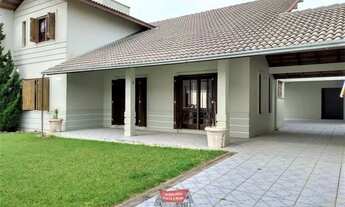 Imagem: Sobrado composto por 5 dormitórios (2 suítes)