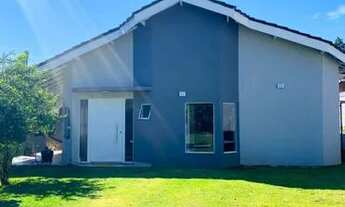 Imagem 4: Se você procura uma casa totalmente térrea com 3 suítes e terreno de 1.760m e num condomín