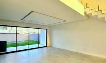 Imagem 7: Casa de condomínio para venda possui 230 metros quadrados com 4 quartos