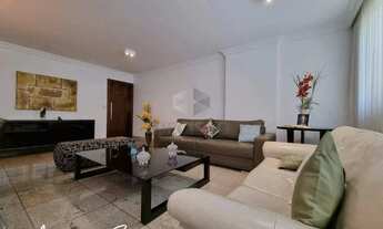 Imagem 2: Super bem localizado esse imóvel vai te surpreender! São 4 quartos com 2 suítes e uma bela