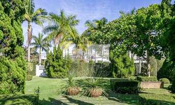 Imagem 5: Aluguel de Temporada e Venda! Suntuosa mansão, com 05 suítes, na quadra do mar