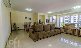 Imagem 2: Apartamento à venda em Petrópolis com 145 m², 3 quartos, 1 suíte, 2 vagas