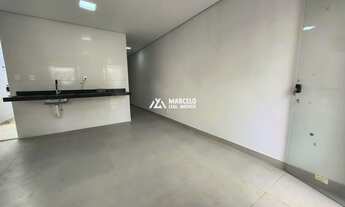 Imagem 2: Vendo casa com 2 quartos sendo 1 suíte, com vaga de garagem na Avenida principal