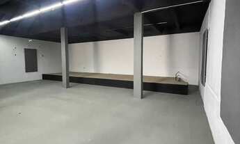 Imagem 6: Loja 219 metros Galpão / depósito com 5 vagas na garagem