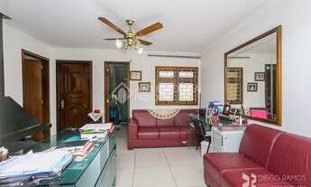 Imagem 5: Excelente casa estilo sobrado de 3 dormitórios e amplo pátio com piscina