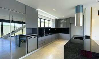 Imagem 6: Casa a venda com 4 dormitórios sendo 3 suítes, 380m2 com planejados no condomínio Alphavil