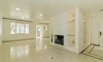 Imagem 2: Casa para Venda - 250m², 4 dormitórios, sendo 1 suites, 3 vagas - Menino Deus