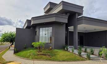 Imagem 2: Casa de condomínio térrea para venda possui 372 metros quadrados com 3 quartos