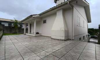 Imagem 5: Casa em AMPLO terreno no centro do Rio Maina em Criciúma