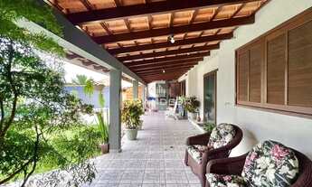 Imagem 5: Casa térrea com 3 dormitórios, piscina e amplo quintal em terreno de 525m²