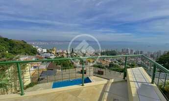 Imagem 2: Casa com 407 m2 4 dormitórios, 2 suítes no Morro da cruz com vista incrível para Beira mar
