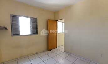 Imagem 2: AP33762L - ALUGA-SE IMÓVEL DE 2 DORMS A POUCOS METROS DA AV. ITAVUVU