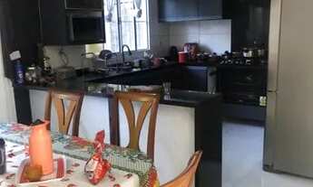 Imagem 2: Casa para venda com 200 metros quadrados com 3 quartos