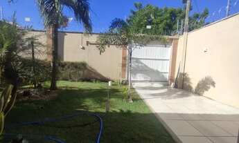 Imagem 2: Casa para aluguel e venda possui 317 metros quadrados com 5 quartos