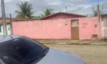 Imagem: Casa toda murada com documentos todos em