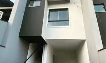 Imagem: Vendo ou Permuto geminado triplex com 125