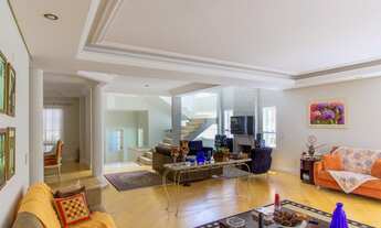 Imagem 5: Linda casa com560m2, 5 suítes, piscina e churrasqueira, excelente localização