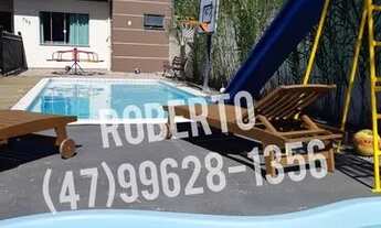 Imagem 3: Casa com piscinas em Bombinhas para locação temporária