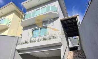 Imagem 2: Casa para Locação em Arujá, Arujá Center Ville, 3 dormitórios, 1 suíte, 2 banheiros, 2 vag