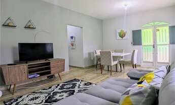 Imagem 6: Vende-se espaçosa casa duplex com piscina e três quartos em localização privilegiada!