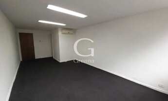 Imagem 2: Conjunto Comercial com vista de frente para Av. Paulista ao lado da estação de metro Tria