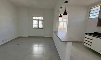 Imagem: Quarto e sala na Ponta da Praia