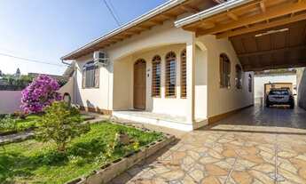 Imagem: Casa com Edícula e Amplo Terreno - Bairro