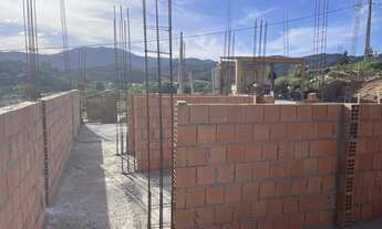 Imagem 6: Casa solta com suíte e garagem, em obra nova chama que sai negócio