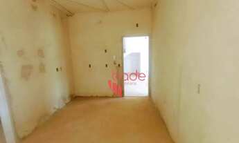 Imagem 5: Casa à Venda em Condomínio Fechado com 03 Suítes no Bairro Vila do Golf com Quintal