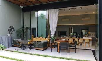 Imagem: Casa em Condomínio com 4 Suítes à Venda