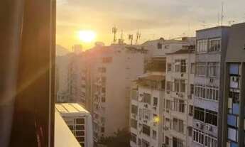 Imagem 3: Apartamento Reformado à Venda em Copacabana, Posto 3, Próximo à Praia, Porteira Fechada, I