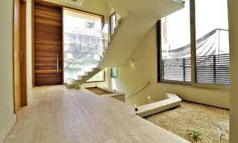 Imagem 5: Casa de condomínio sobrado para venda possui 575 metros quadrados com 4 quartos