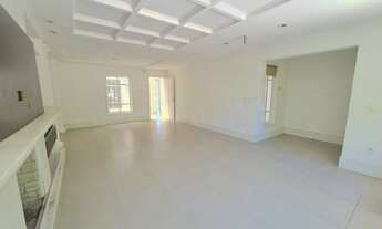 Imagem 6: Sobrado para aluguel e venda tem 270 metros quadrados com 5 quartos