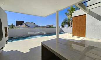 Imagem 6: Casa de condomínio sobrado para venda tem 496 metros quadrados com 5 quartos