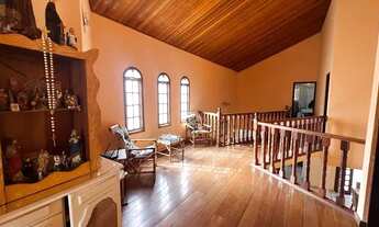 Imagem 7: Casa com 3 Suíte Piscina e churrasqueira e 8 vagas cobertas