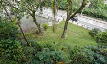 Imagem 7: Casa com localização exclusiva, no início da Rua XV de Novembro, em Blumenau/SC. Possui 32