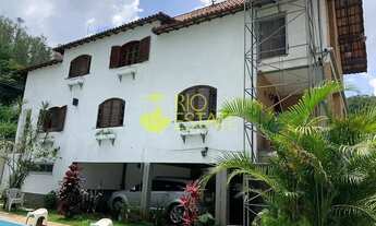 Imagem 2: Ótima casa à venda no Santa Rosa, com 330m²,03 Quartos e R$1.837.500,00