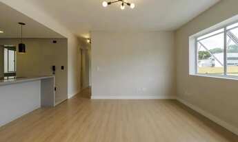 Imagem 5: Apartamento reformado em predinho com três quartos (uma suíte) no Água Verde