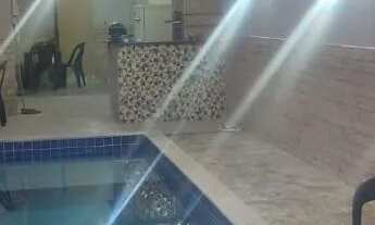 Imagem 2: Espaço de lazer com piscina