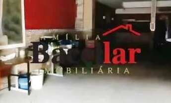 Imagem 2: Duas lojas e sobrado