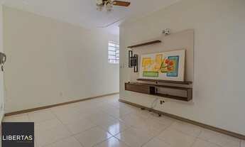 Imagem 3: Térreo com pátio Semimobiliado, 2 Dormitórios, Próximo ao Praia de Belas