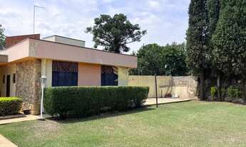 Imagem 4: Casa de 428m² á venda, 4 quartos, 3 banheiros, ampla sala de estar e edícula podendo ser u