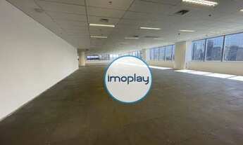 Imagem 2: Escritório comercial, 1741 m² de área em vão livre em prédio Triple A. Localizado na Av Ch