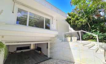 Imagem 3: Sobrado para aluguel e venda tem 270 metros quadrados com 5 quartos