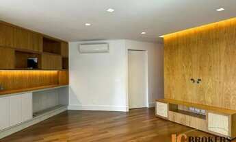 Imagem 2: Apartamento totalmente reformado com 181m² de área útil, 3 vagas, 3 suítes